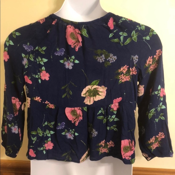 💋Old Navy Floral Top, Blouse. Size SP. $6 or 6 for $15 - Picture 2 of 4